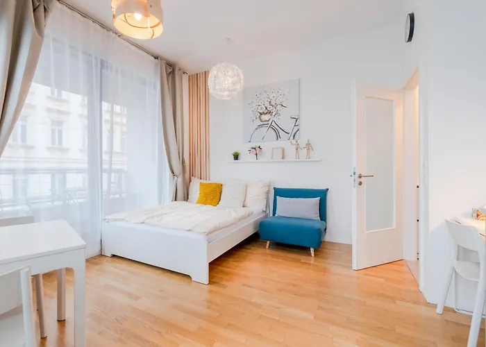 New-Built Golden Luxury Studio With Balcony