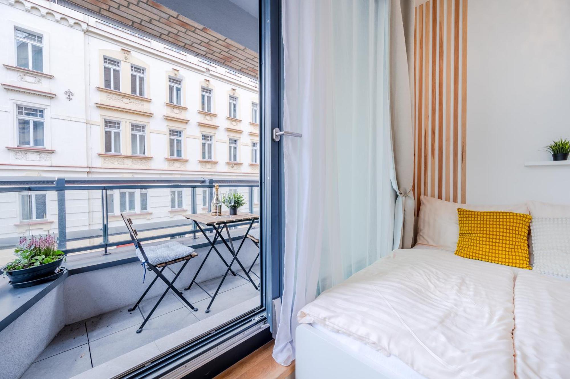 New-built Golden Luxury With Balcony Prague